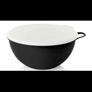 Tupperware thatsa bowl black 32 cup